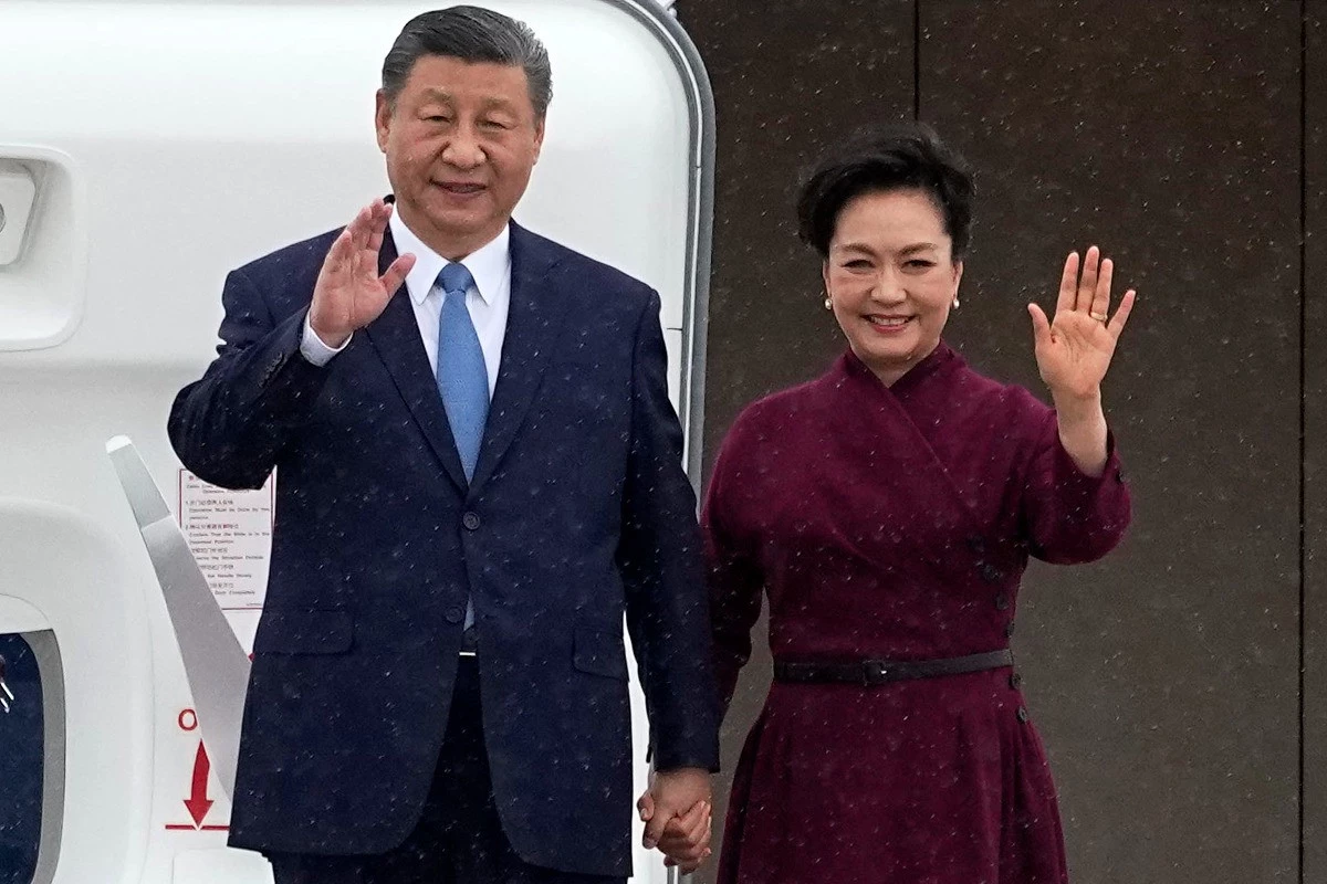 Chinese President begins European trip
