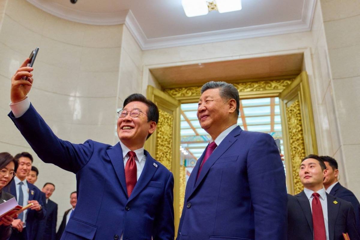 Chinese President Xi Jinping meets ROK counterpart Lee Jae Myung