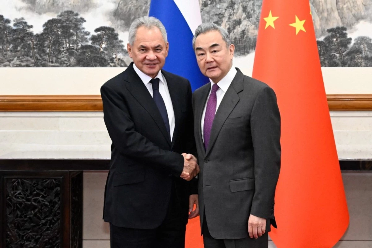 Wang Yi holds strategic dialogue with Shoigu