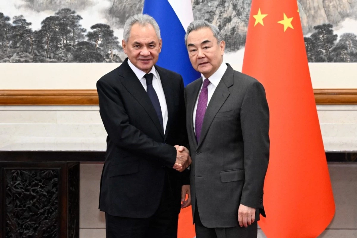 Wang Yi holds strategic dialogue with Shoigu