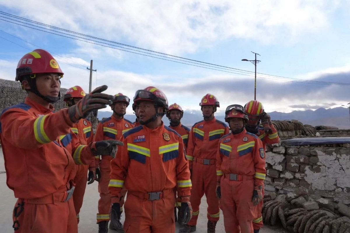 Xi Jinping orders all-out rescue efforts following deadly earthquake 