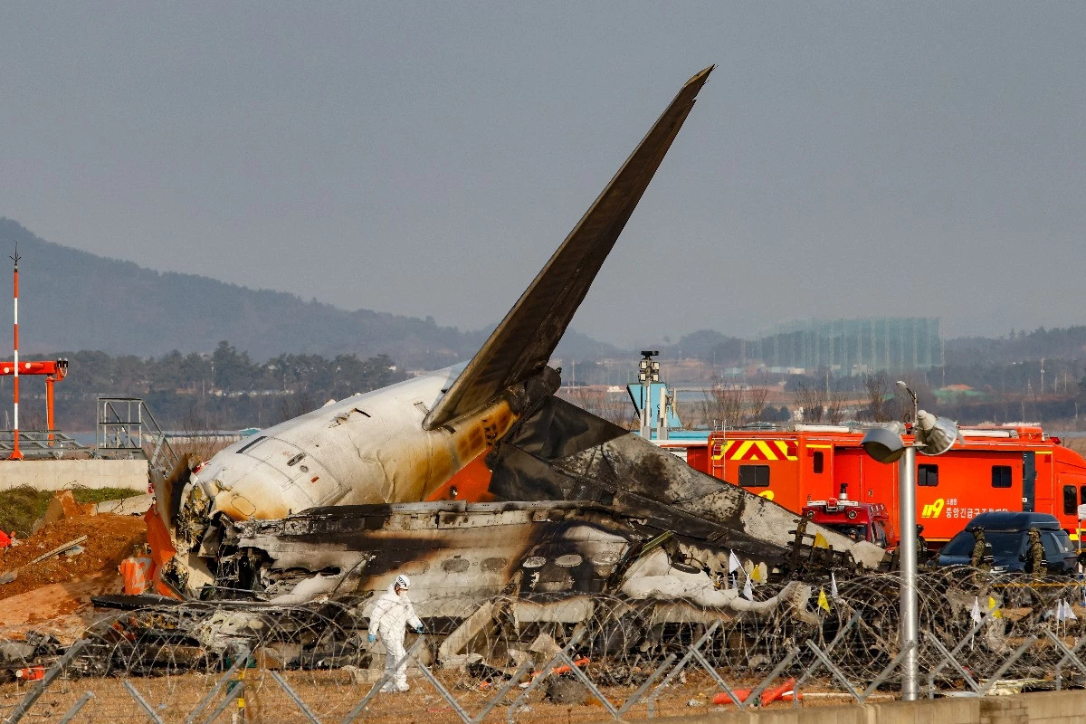 South Korea in mourning, searching for causes after deadly air disaster