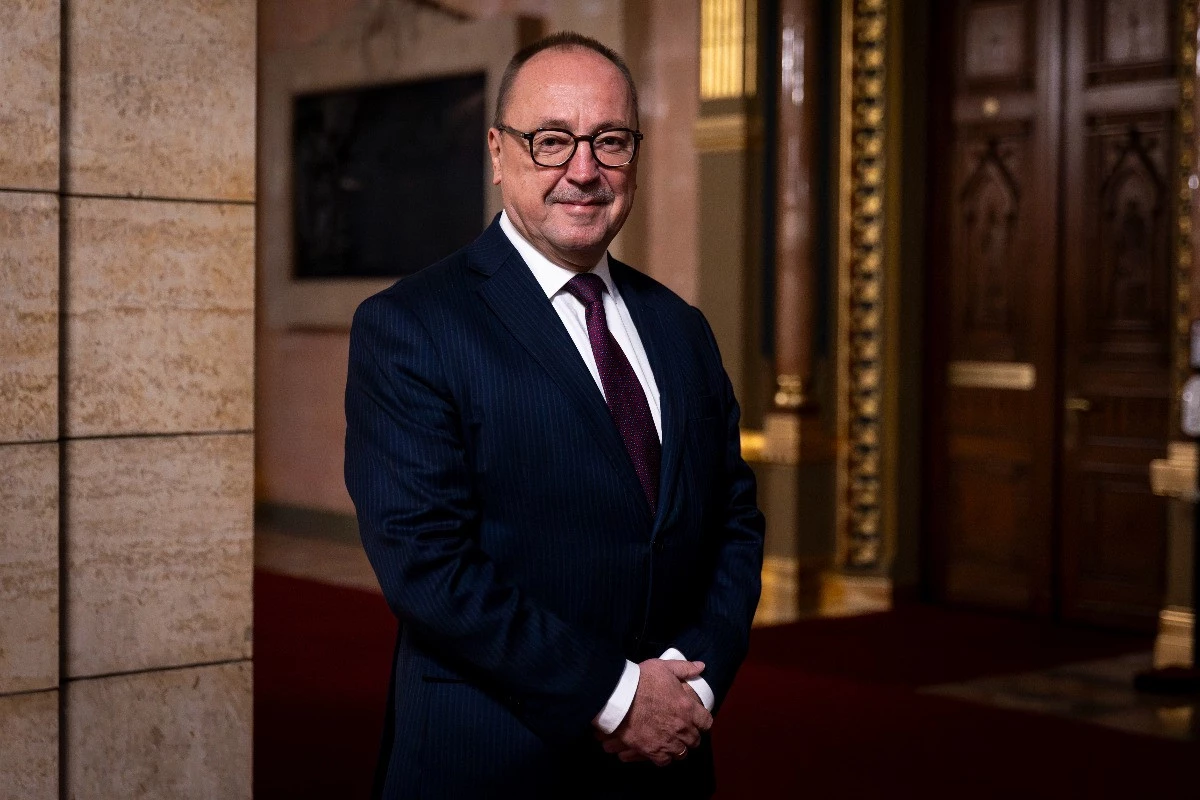 Openness and realism needed in world politics