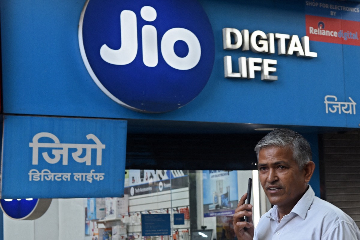 Indian billionaire renews rural push with $12 4G phone