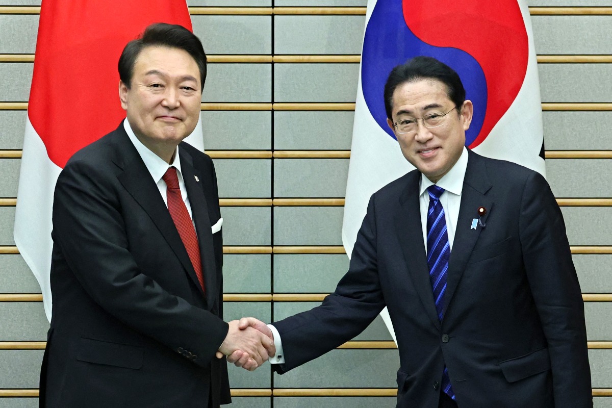 Japan and South Korea renew ties at Tokyo summit