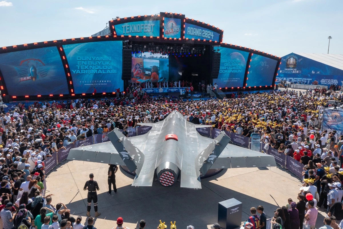 Introducing Turkish high-tech: fighter jets and drones take to the skies<br>