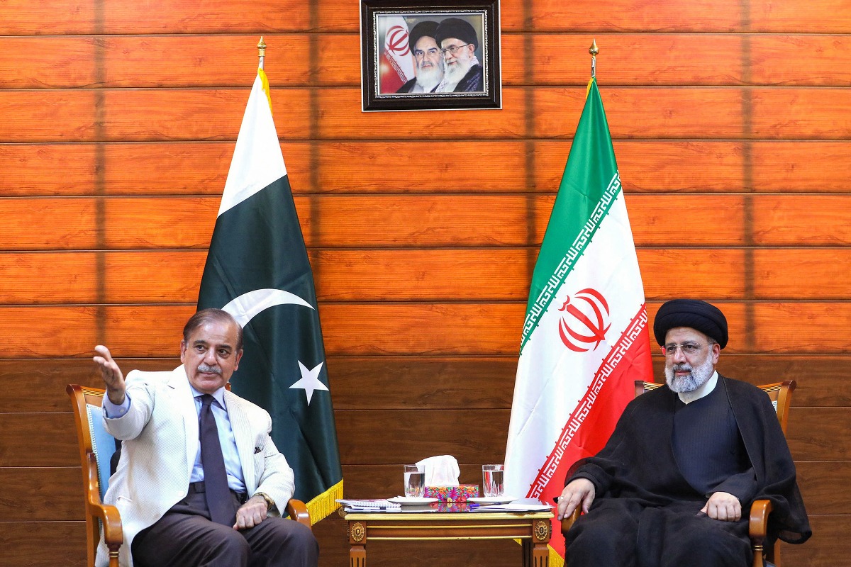 Pakistan forges cooperation with Iran
