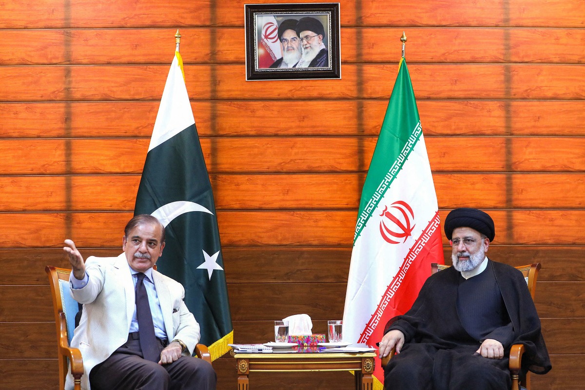 Pakistan forges cooperation with Iran