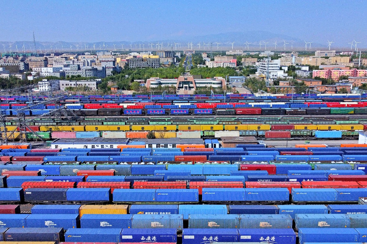 Xinjiang's Alataw Pass port sees more freight train routes