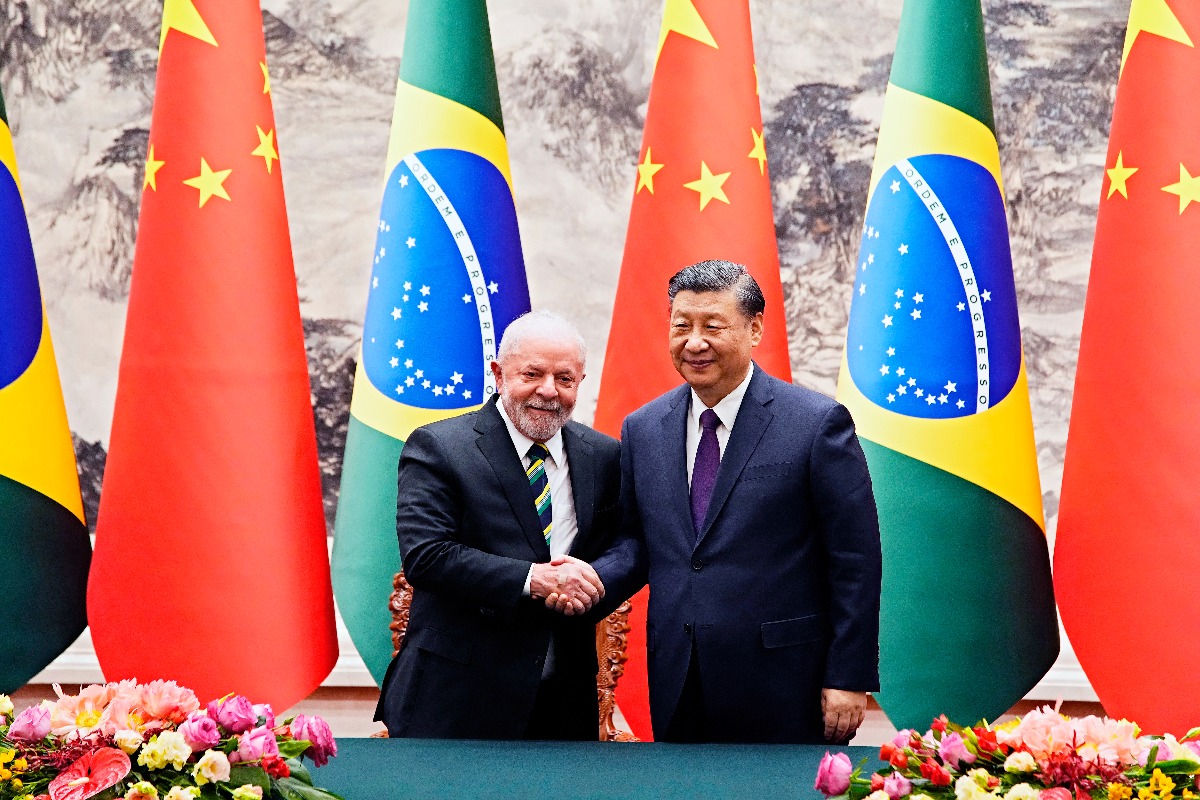 Xi welcomes Lula in Beijing