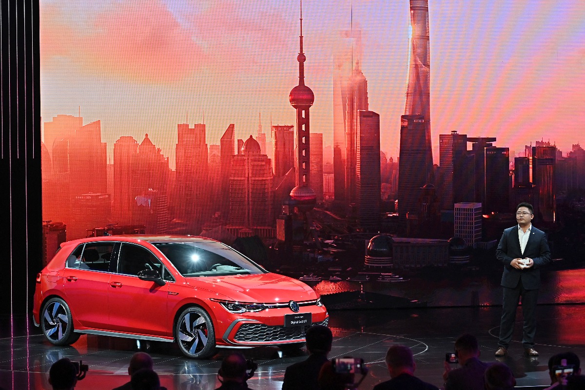 Volkswagen to invest 1.1 billion dollars in building new center in China