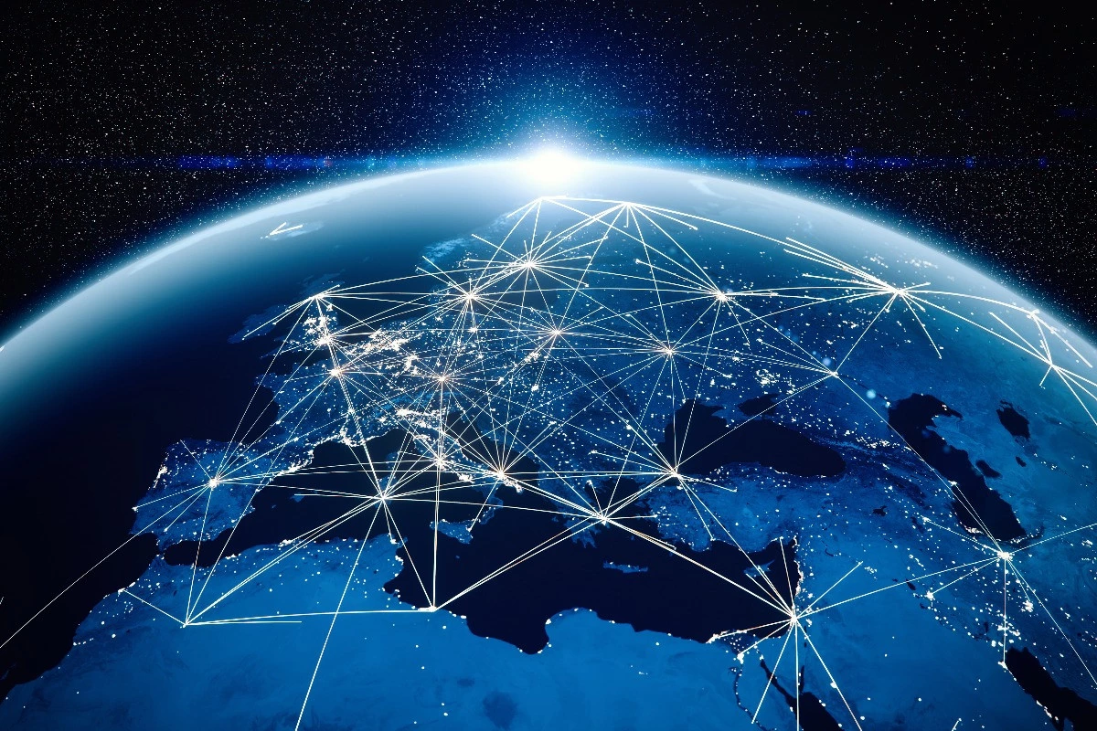 The heart of connectivity: the network of finance