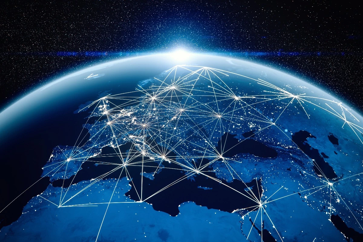 The heart of connectivity: the network of finance